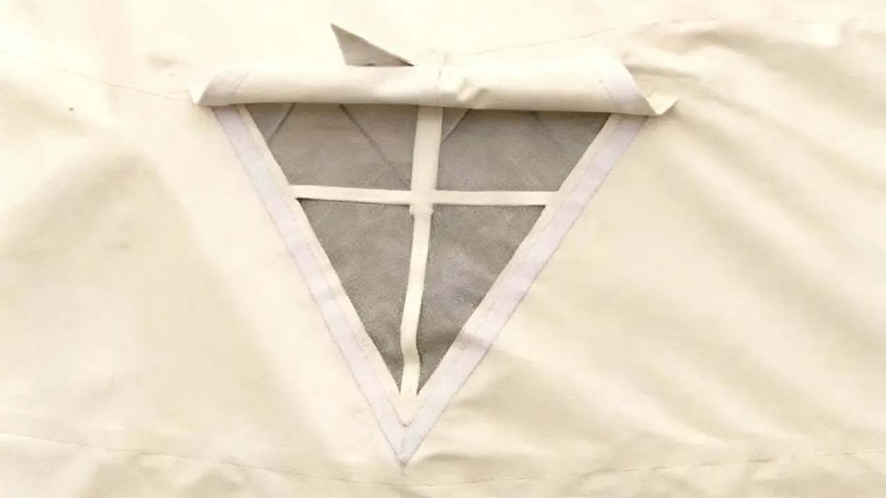 Triangle breathable screen window